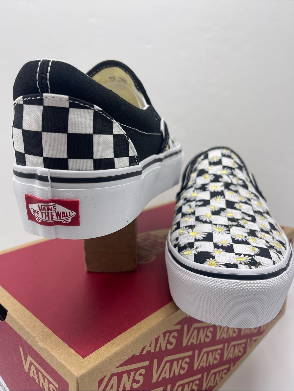 Vans Classic Slip-On Platform FLORAL CHECKERBOARD BLACK/WHY
VN000EA9BA2 Sneakers - Picture 8 of 16